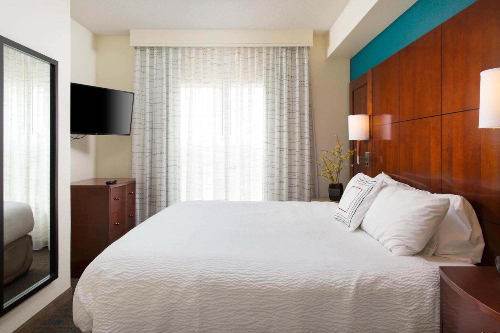Kansas Airport Hotel 3*